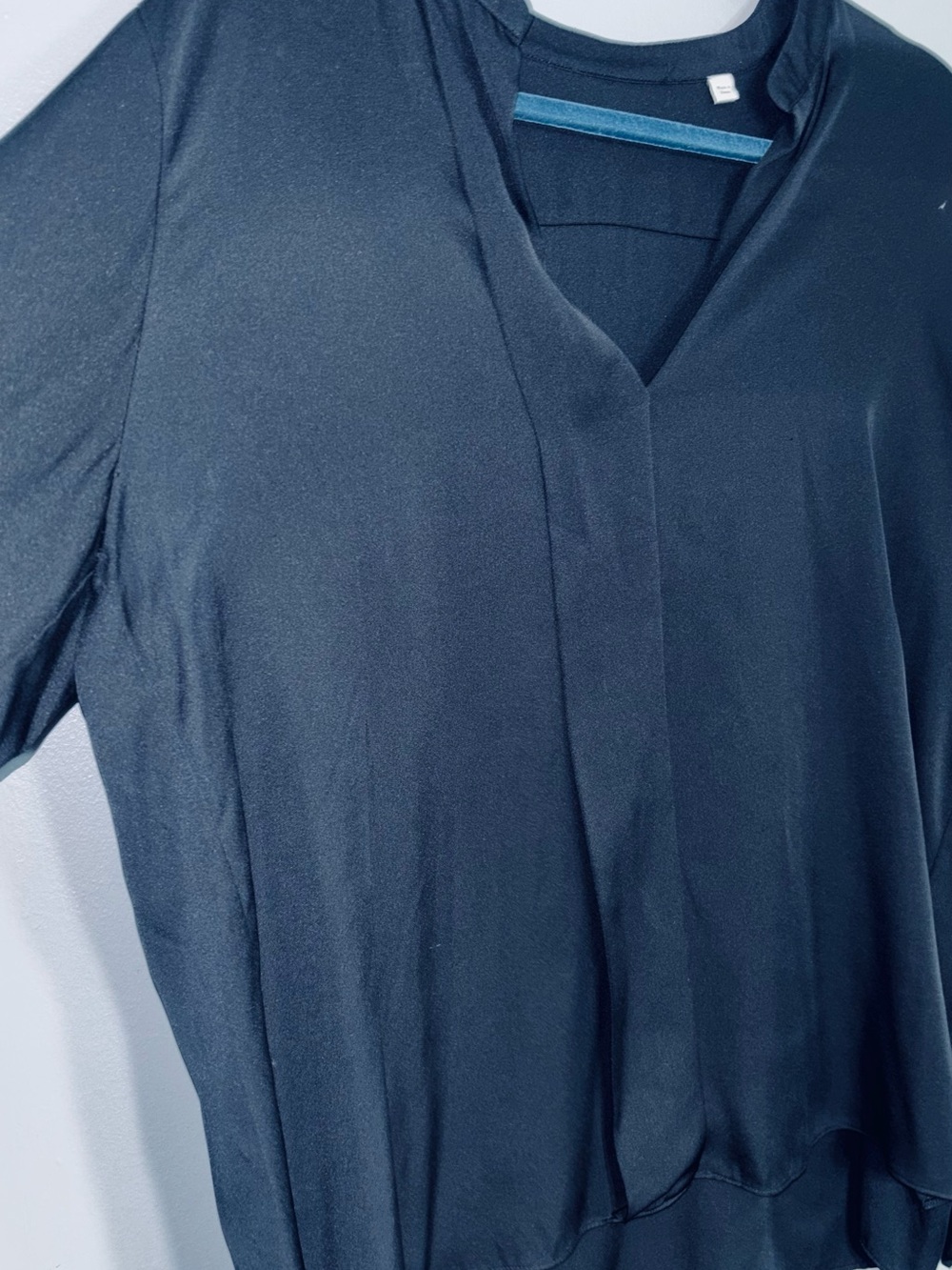 Vince Black Long-Sleeve Silk-Blend Blouse - Picture 4 of 8